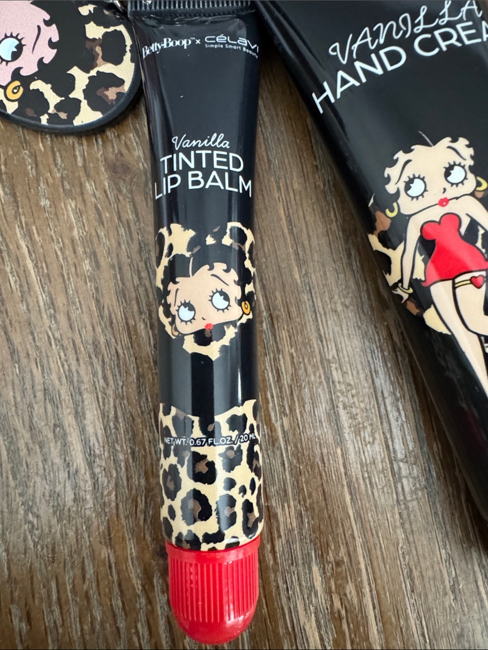 Betty Boop x Célavi Vanilla Hand Cream, Lip Balm Set & Keychain/Bag charm - Picture 5 of 6